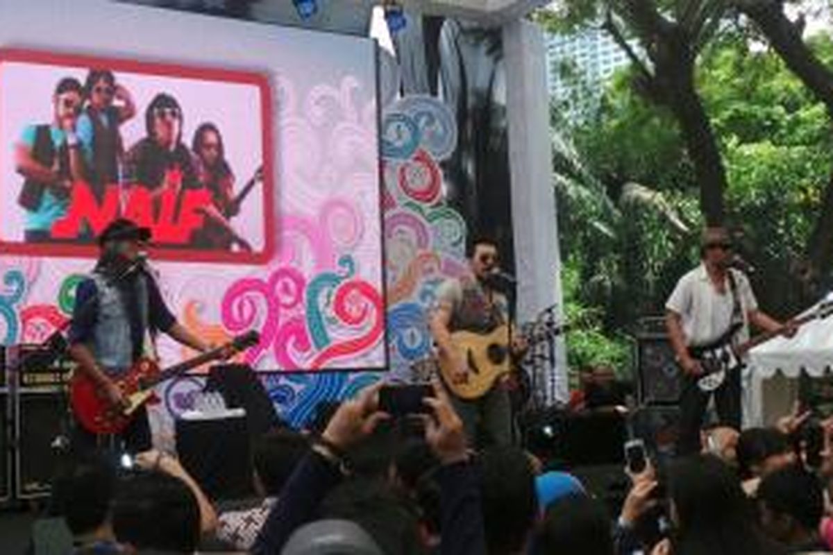 NAIF menghibur dalam acara syukuran Kompas Gramedia 2014 di area parkir gedung Kompas Gramedia, Palmerah Selatan, Jakarta Pusat, Kamis (13/2/2014) siang. 