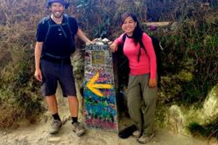 Susan dan Adam saat melakukan perjalanan Camino de Santiago.