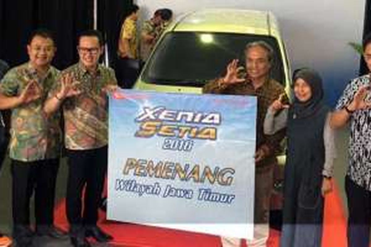 Astra Daihatsu Motor (ADM) menyerahkan Xenia Xi produksi 2004 milik warga Siduarjo, Jawa Timur, Budhi Purwandaya, yang sudah direstorasi dalam program Xenia Setia. 