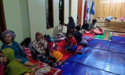 Kemensos Salurkan Bantuan untuk Korban Bencana Pergeseran Tanah di Tasikmalaya