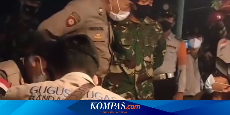 [POPULER NUSANTARA] Polisi dan Pemilik Angkringan Adu Mulut | Wanita Pengemudi Mobil Seret Motor Sejauh 200 Meter - Vimarsana News