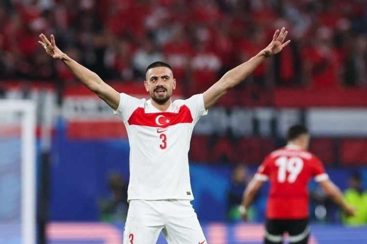 Bek Timnas Turkiye, Merih Demiral, menorehkan tinta emas dengan dua gol yang ia cetak pada laga kontra Austria di babak 16 besar Piala Eropa 2024. Selasa (2/7/2024) atau Rabu (3/7/2024) dini hari WIB.