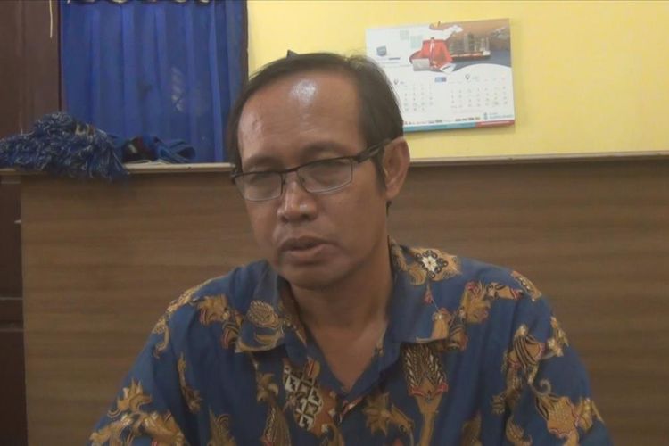 Kepala Sekolah SMKN 3 Kayuagung OKI Maryono memberikan penjelasan terkait siswanya yang diamankan Polda Sulsel karena diduga terlibat kasus hacker dan ilegal access media sosial facebook orang lain