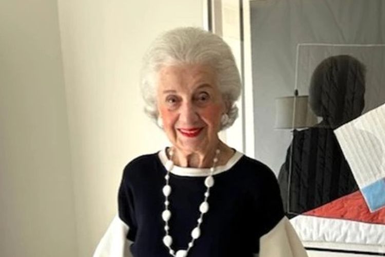 Wanita usia 100 tahun lawan kanker payudara dengan lumpektomi, jenis pengobatan yang umum selain kemoterapi.