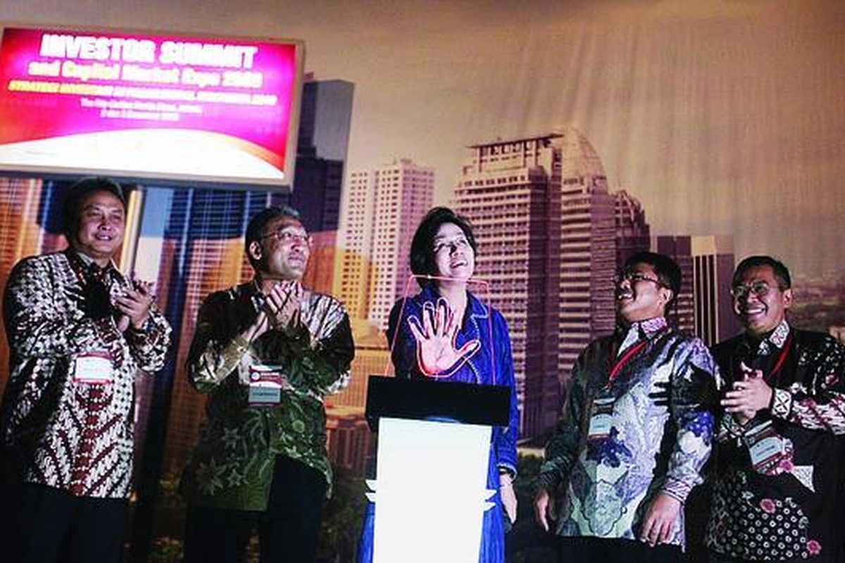 Menteri Keuangan Sri Mulyani Indrawati membuka Investor Summit di Hotel Ritz Carlton, Pacific Place, Kawasan Pusat Bisnis Jakarta, Rabu (2/12). Dengan tema 