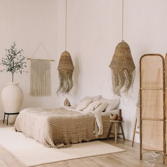 Ilustrasi kamar tidur bergaya boho minimalis, kamar tidur aesthetic. 