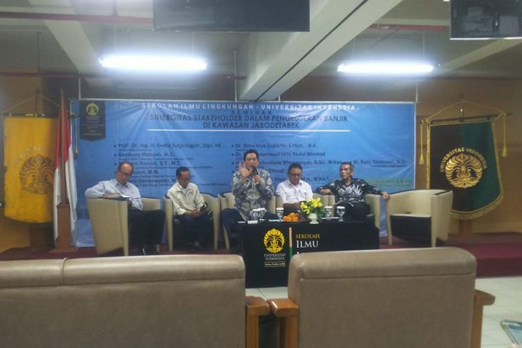 Seminar ?Sinergitas Stakeholder dalam Pengelolaan Banjir di Kawasan Jabodetabek?, di Gedung IASTH, Kampus UI Salemba (16/1/2020) yang digelar Sekolah Ilmu Lingkungan Universitas Indonesia (SIL UI).