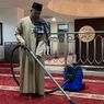 Cerita Eman Marbut Masjid Polres Jakbar, Pagi Bersih-bersih, Siang Dagang Pentol