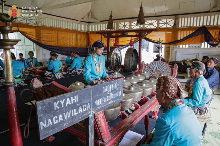 Gamelan Kyai Nogo Wilogo, salah satu dari Gamelan Kanjeng Kiai Sekati yang merupakan pusaka Keraton Yogyakarta.