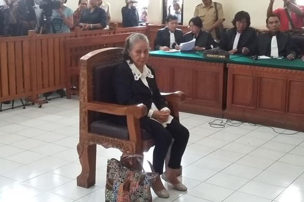 Terdakwa Margriet Megawe divonis hukuman seumur hidup kasus pembunuhan Engeline di di Pengadilan Negeri Denpasar, Senin (29/2/2016).