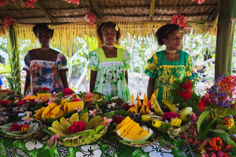 Ilustrasi Vanuatu - Kuliner lokal yang disiapkan oleh warga Vanuatu untuk wisatawan.