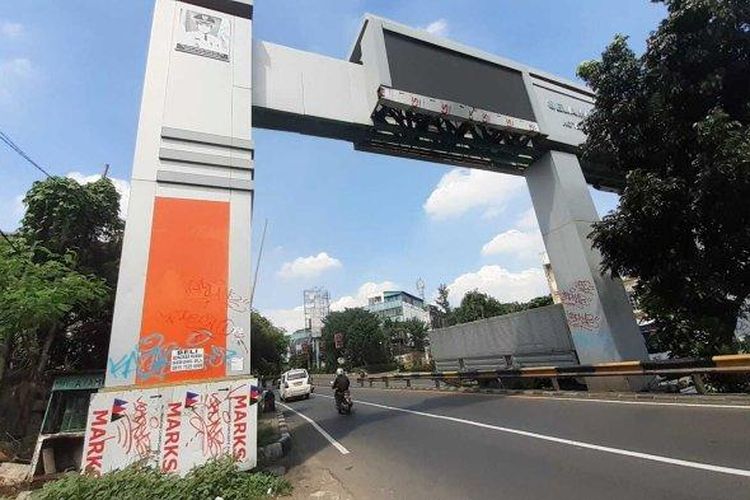 Gapura pembatas Tangsel dan Jakarta, di Jalan Juanda, Ciputat Timur, Jumat (24/9/2021). 