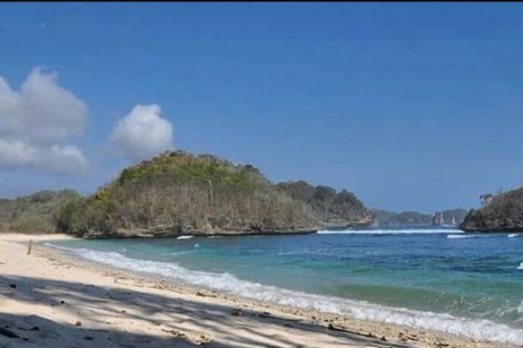 Pantai Gatra, Kabupaten Malang, Jawa Timur 