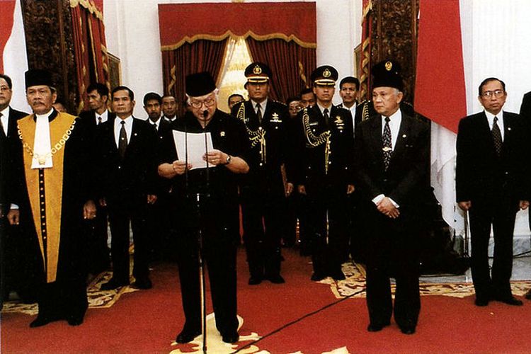 Pengunduran diri Presiden Soeharto yang mengawali masa reformasi Indonesia