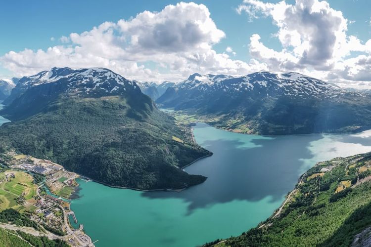 Ilustrasi Loen di Norwegia