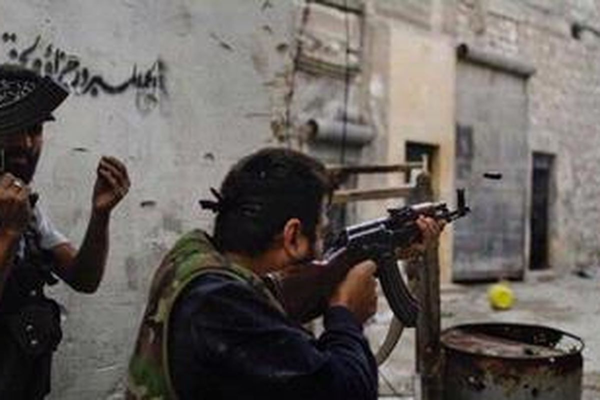 Meski gencatan senjata sudah disepakati, pertempuran terus berlangsung di Damaskus, Aleppo dan kota-kota lain di Suriah.