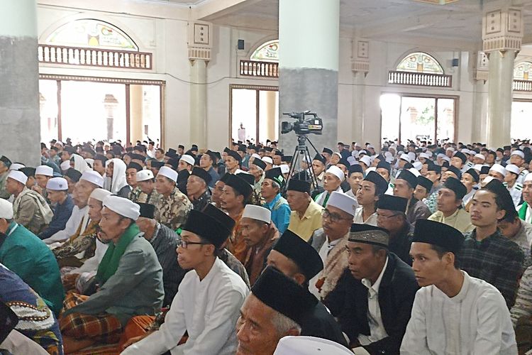Tradisi adisi ijtima' ramadhan jamaah Nahdatul Wathan (NW) Lombok dalam menyambut malam lailatul qadar, Sabtu (6/4/2024).
