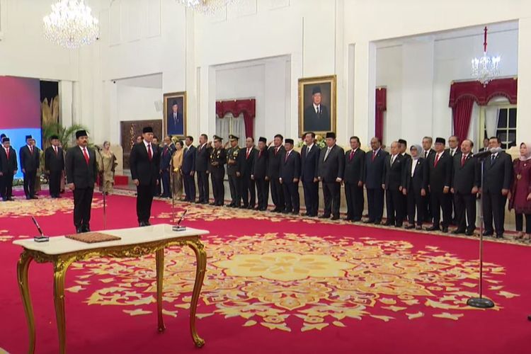 Jokowi dan menteri-menteri dalam kabinetnya.