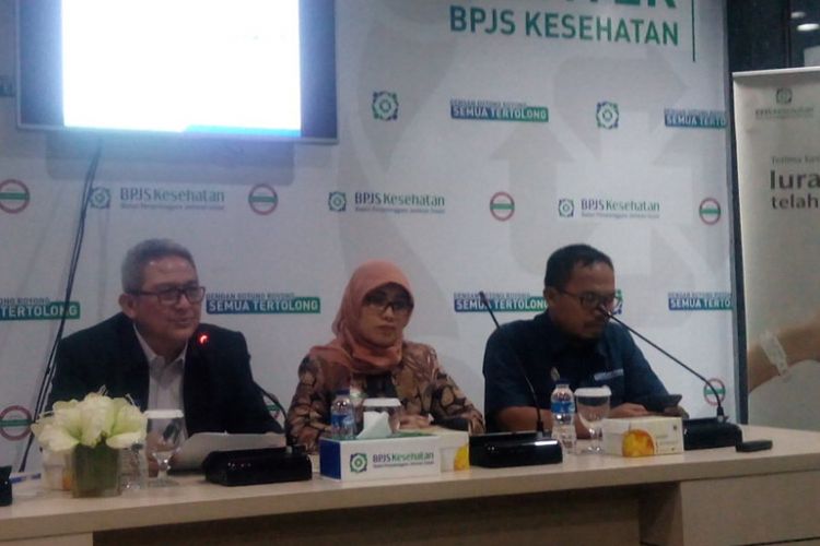 Budi Mohamad Arief (kiri) memberikan keterangan kepada awak media Kantor Pusat BPJS Kesehatan, Jl. Letjend Suprapto Kav. 20 No. 14 Cempaka Putih, Jakarta Pusat, Rabu (31/10/2018).