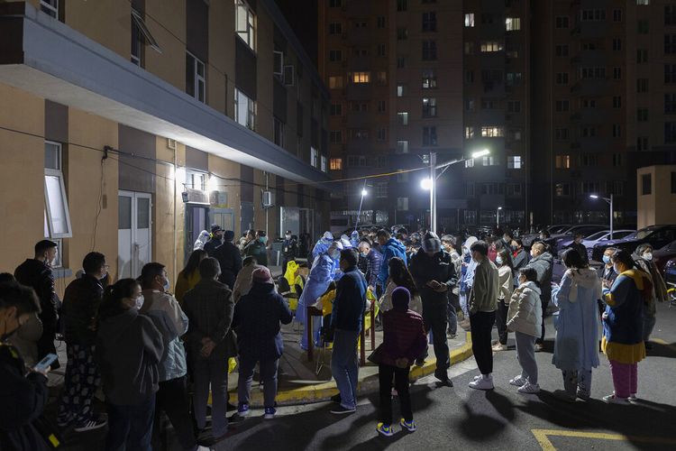 People line up for coronavirus tests as part of mass Covid-19 testing in a residential community in Shanghai, Thursday, March 10, 2022. China is tackling a Covid-19 spike with selective lockdowns and other measures that appear to slightly ease its draconian zero tolerance strategy. (AP Photo)