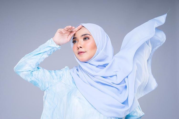 Ada tiga model hijab yang sedang tren saat ini, yaitu model clean, pasmina, dan instan. 

