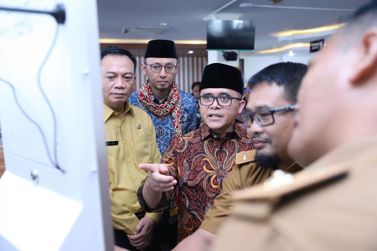 Menteri Pendayagunaan Aparatur Sipil Negara Reformasi Birokrasi (Menpan-RB) Abdullah Azwar Anas melakukan kunjungan kerja (kunker) ke Kabupaten Cirebon, Senin (4/3/2024).