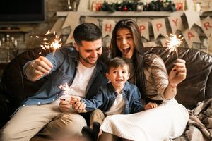 15 Rekomendasi Aktivitas Malam Tahun Baru Bersama Anak