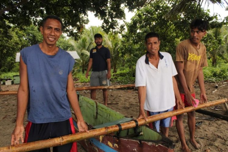 Foto: Para nelayan di Desa Ojandetun, Kecamatan Wulanggitang, Kabupaten Flores Timur yang sedang siap melaut.