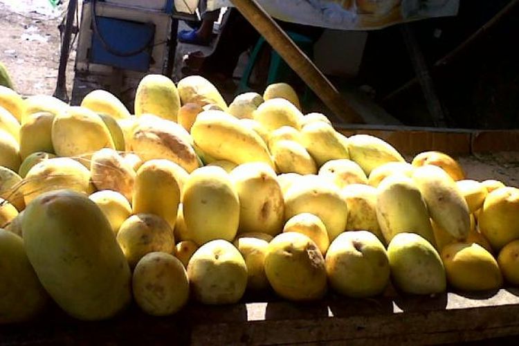 Timun suri menjadi buah yang diburu di bulan Ramadhan. Penjual timun suri juga terlihat di banyak tempat, salah satunya di Bekasi, Jawa Barat. 