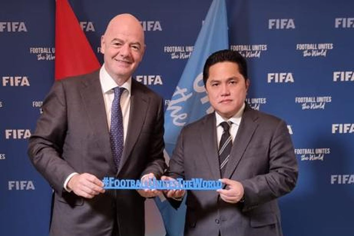 Ketua Umum PSSI, Erick Thohir, dan Presiden FIFA, Gianni Infantino, bertemu di Paris, Perancis, pada Kamis (6/4/2023) untuk membahas soal sepak bola Indonesia. Erick Thohir mengatakan bahwa FIFA tidak menjatuhkan sanksi berat dan memberikan sanksi administrasi berupa pembekuan dana FIFA Forward. 