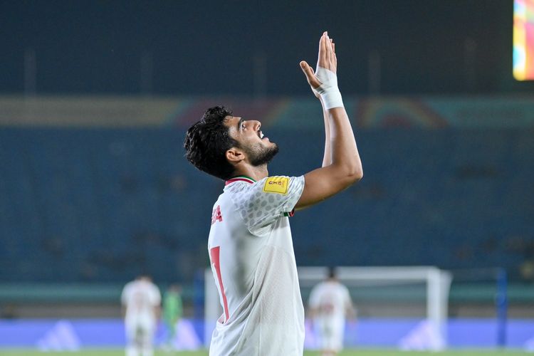 Selebrasi gol dari Abolfazl Zoleikhaei dalam kemenangan Timnas U17 Iran dalam matchday ketiga Grup C Piala Dunia U17 2023 Indonesia antara Iran vs Kaledonia Baru di Stadion Si Jalak Harupat, Soreang, Kabupaten Bandung, Jumat (17/11/2023).