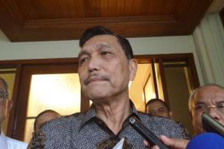 Menteri Koordinator Bidang Politik, Hukum dan Keamanan, Luhut Binsar Pandjaitan di Kantor Kemenko Polhukam, Senin (11/7/2016)