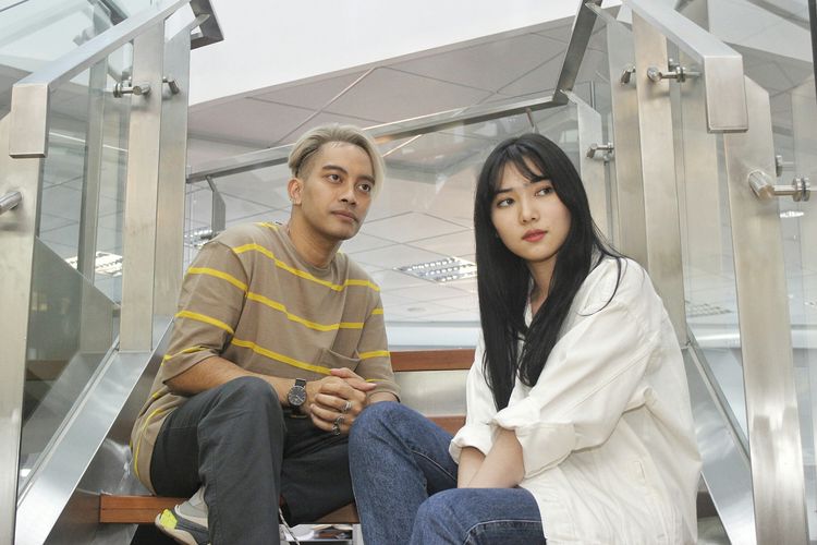 Penyanyi Gamaliel dan Isyana Sarasvati saat berkunjung ke Redaksi Kompas.com di Menara Kompas, Palmerah, Jakarta Barat, Jumat (24/5/2019).