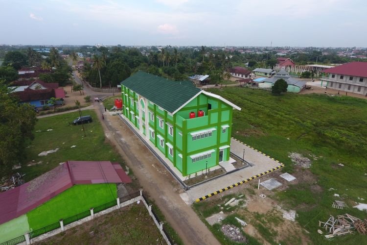 Rumah susun (rusun) Pondok Pesantren Darul Fadhilah di Kabupaten Ketapang, Provinsi Kalimantan Barat dibangun model mini.