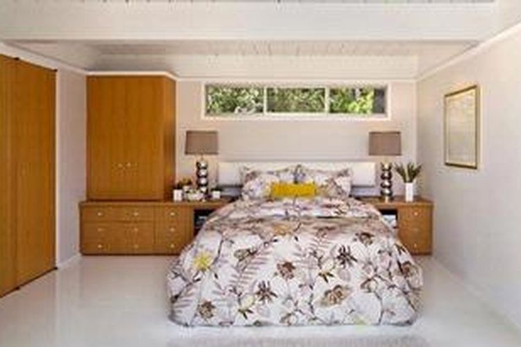 Terakhir, tidak ada salahnya Anda berinvestasi pada kualitas tempat tidur dan kasur Anda. Pastikan Anda nyaman tidur di atasnya.