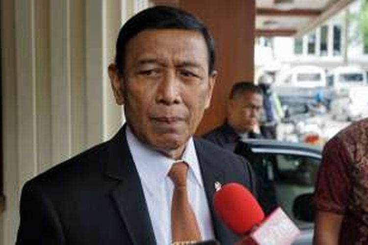 Menteri Koordinator bidang Politik, Hukum dan Keamanan Wiranto saat ditemui di kantor Kemenko Polhukam, Jakarta Pusat, Rabu (18/1/2017).