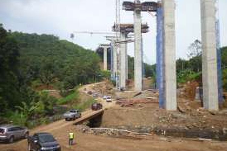 Caption 3; Struktur jembatan Tuntang diruas Tol Bawen-Salatiga saat ditinjau pada, Rabu (8/6/2016).