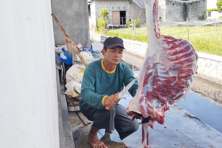 Cerita Khoirul, Jagal Bayaran yang Panen Rezeki di Musim Kurban