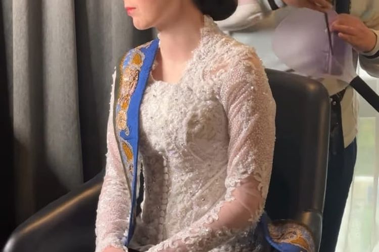 Riasan Arumi Bachsin untuk dampingi Emil Dardak pelantikan. [Tangkap layar dari Instagram/emildardak]