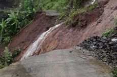 Ruas Jalan di Selatan Garut Terputus karena Longsor