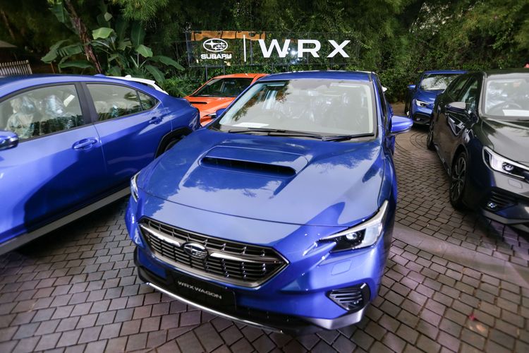 Subaru Indonesia menyerahkan unit mobil Subaru WRX pada pelanggan di Jakarta, Minggu (2/4/2023). Subaru menyerahkan 18 unit Subaru WRX (6 unit Subaru WRX dan 12 unit Subaru WRX Wagon) dan paket spesial merchandise kolaborasi Subaru dan Common Grounds pada pelanggan.