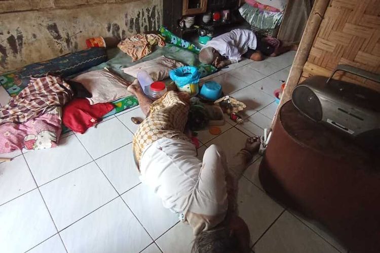 Sepasang suami istri ditemukan tewas di Kampung Cigarukgak, Desa Kadujajar, Kecamatan Malingping, Kabupaten Lebak, Provinsi Banten, Senin (25/3/2024).