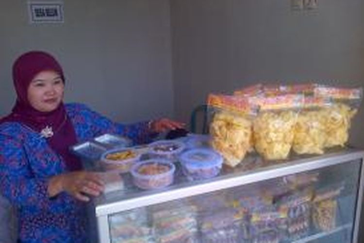 Nanas Madu di Pemalang, Jawa Tengah bisa diolah menjadi manisan nanas, keripik nanas, dodol nanas, stik nanas. Warga juga membuat manisan nanas, serta sirup nanas.