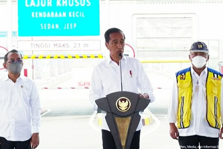Presiden Joko Widodo saat meresmikan ruas Tol Cibitung-Cilincing dan Tol Serpong-Balaraja Seksi I di Cibitung, Jawa Barat, Selasa (20/9/2022).