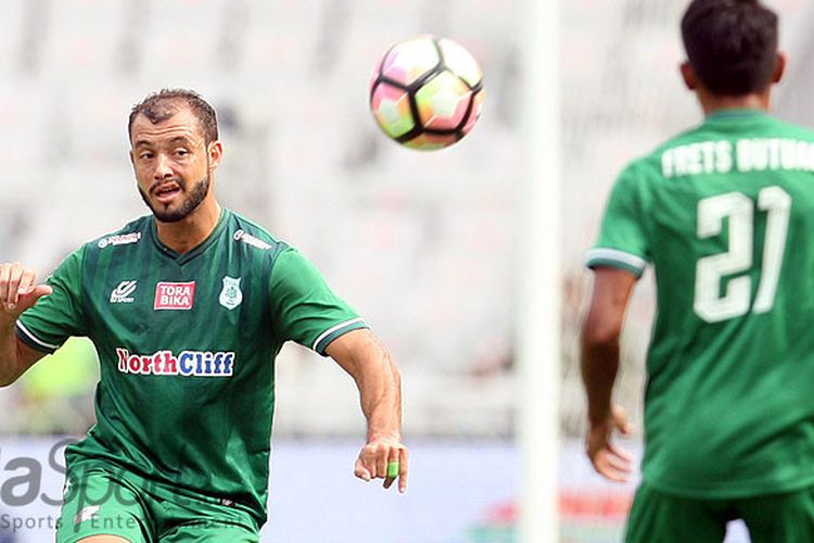 Bek PSMS Medan, Reinaldo Lobo, saat tampil melawan Sriwijaya FC dalam laga perebutan juara ketiga Piala Presiden 2018 di Stadion Utama Gelora Bung Karno, Senayan, Jakarta, (17/02/2018).
