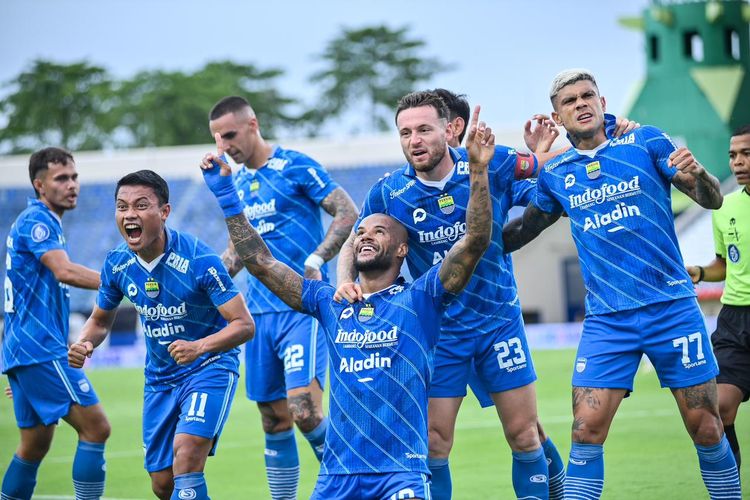 Selebrasi David da Silva usai mencetak gol dalam laga pekan ke-28 Liga 1 2023-2024 antara Persib vs Persija di Stadion Si Jalak Harupat, Soreang, Kabupaten Bandung, Sabtu (9/3/2024).