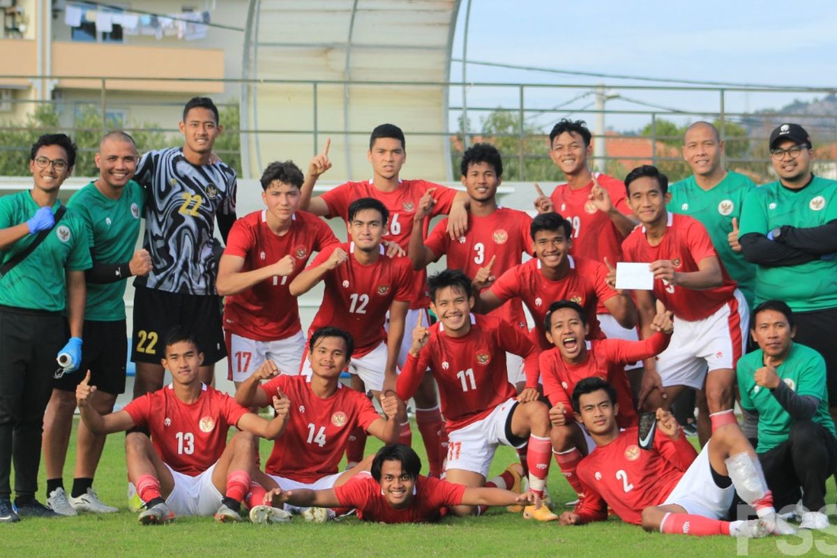 Tim Garuda Merah usai memetik kemenangan atas Garuda Putih pada gim internal timnas U19 Indonesia, Jumat (23/10/2020).