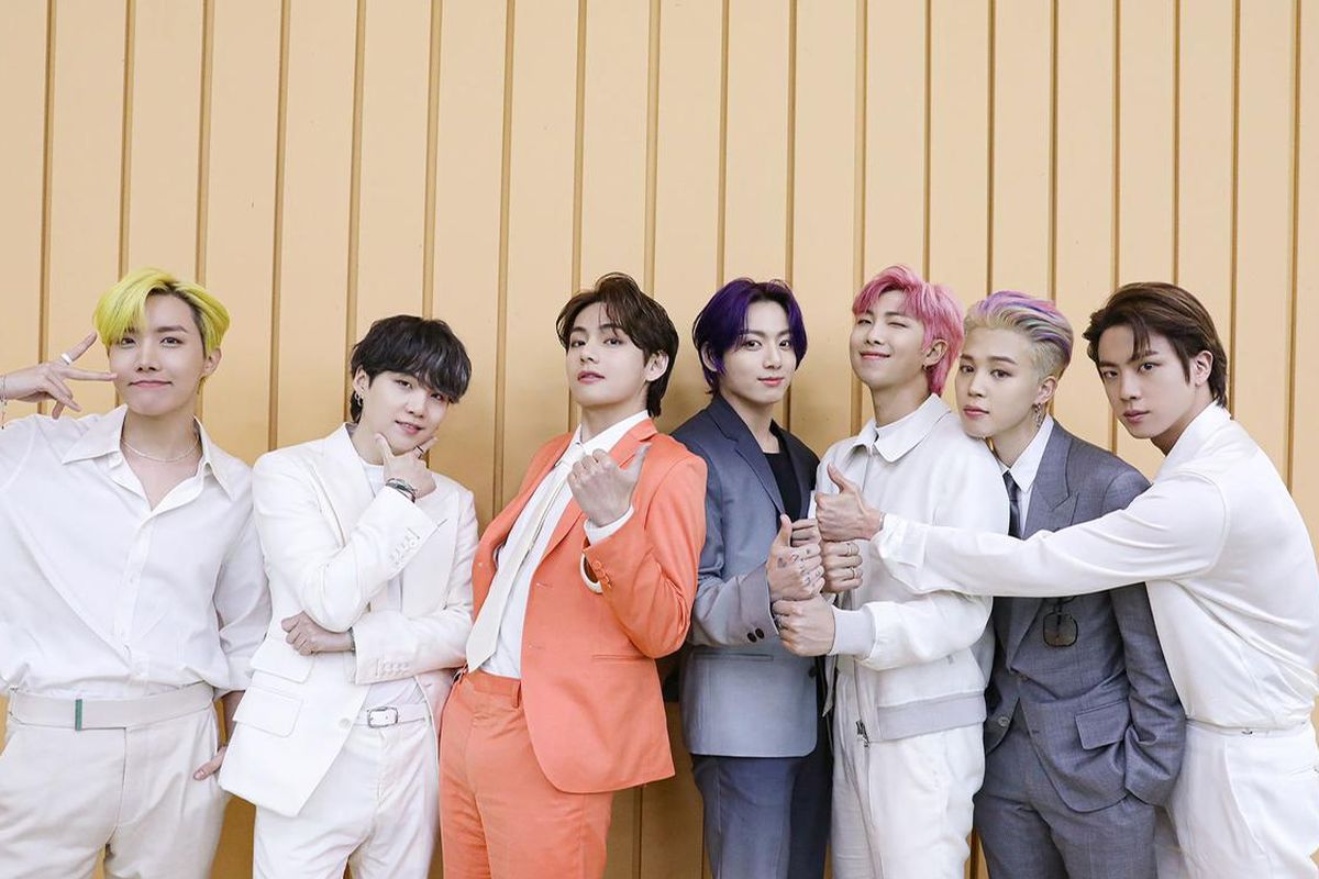 Boyband BTS (dari kiri) J-Hope, Suga, V, Jungkook, RM, Jimin, dan Jin.