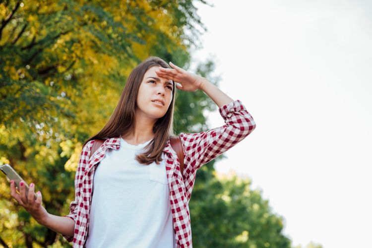 Cuaca panas tak hanya bikin gerah, tapi juga bisa ganggu suasana hati. Psikiater jelaskan kenapa suhu tinggi bikin cepat emosi dan cara mengatasinya.