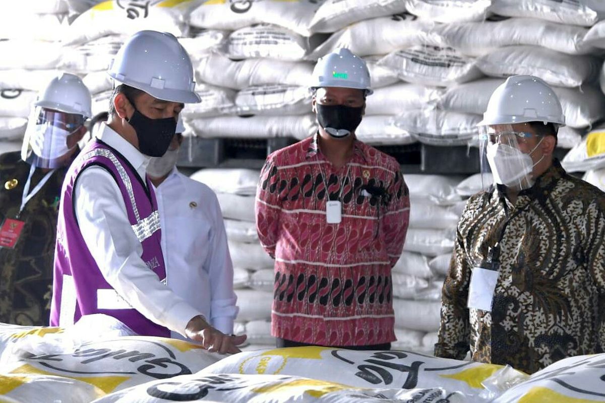 Presiden Joko Widodo resmikan pabrik gula di Bombana, Sulawesi Tenggara